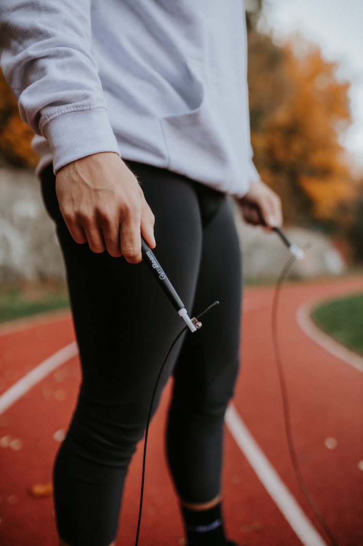 Домашнє кардіо - стрибки на скакалці