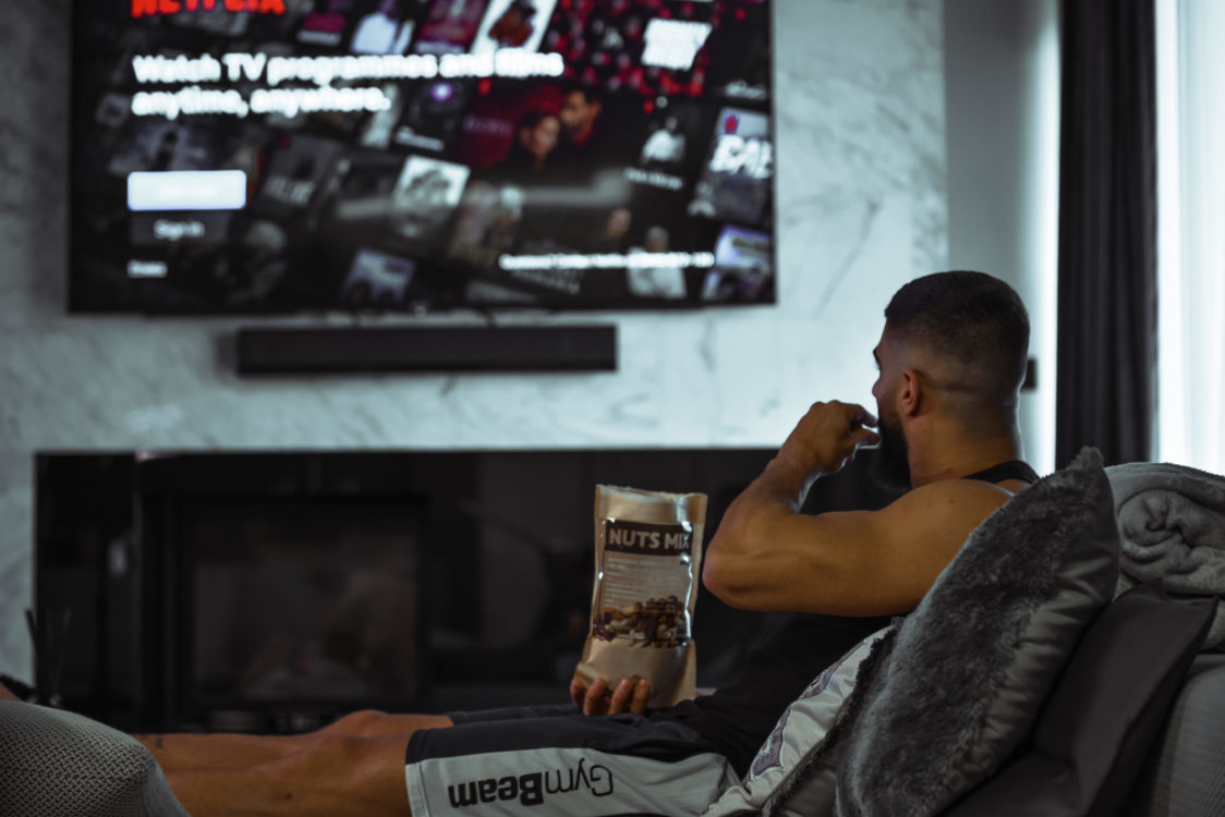 Eet bewust en laat je niet afleiden door televisie of sociale netwerken