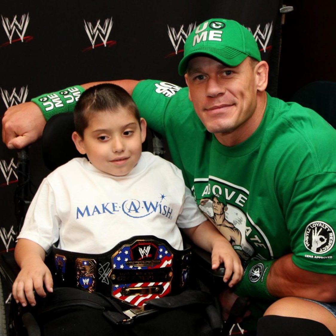 John Cena si dedica regolarmente alla beneficenza. Aiuta principalmente l'organizzazione non-profit Make-A-Wish Foundation