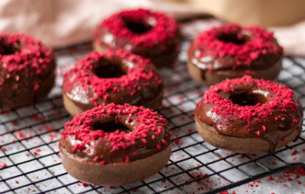 Web - Pečené čokoládové donuty s malinami