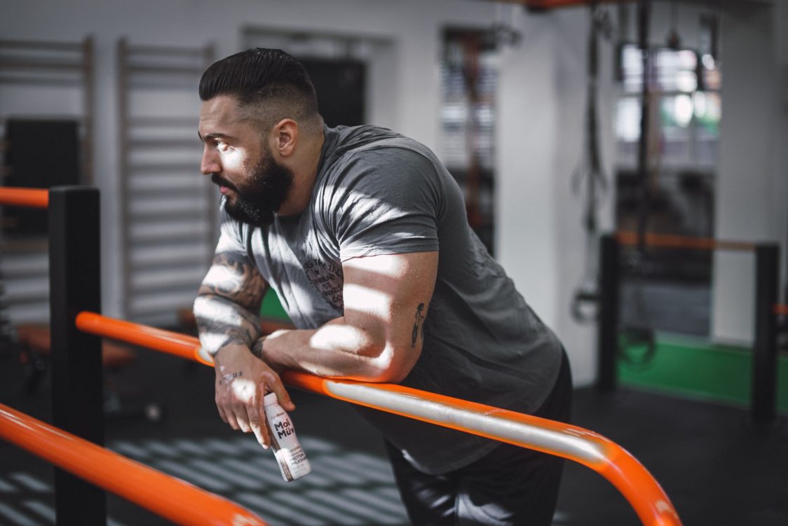 Een lage energie-inname vermindert de sportprestaties en spiergroei