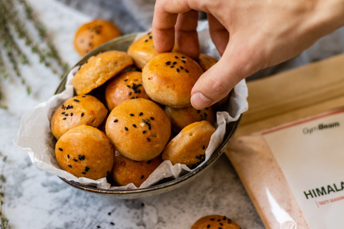 Fitness Recept: Hartige scones met kwark en Parmezaanse kaas