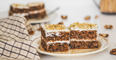 Fitness-Rezept: Fluffiger Karottenkuchen mit Walnüssen und Vanillecreme