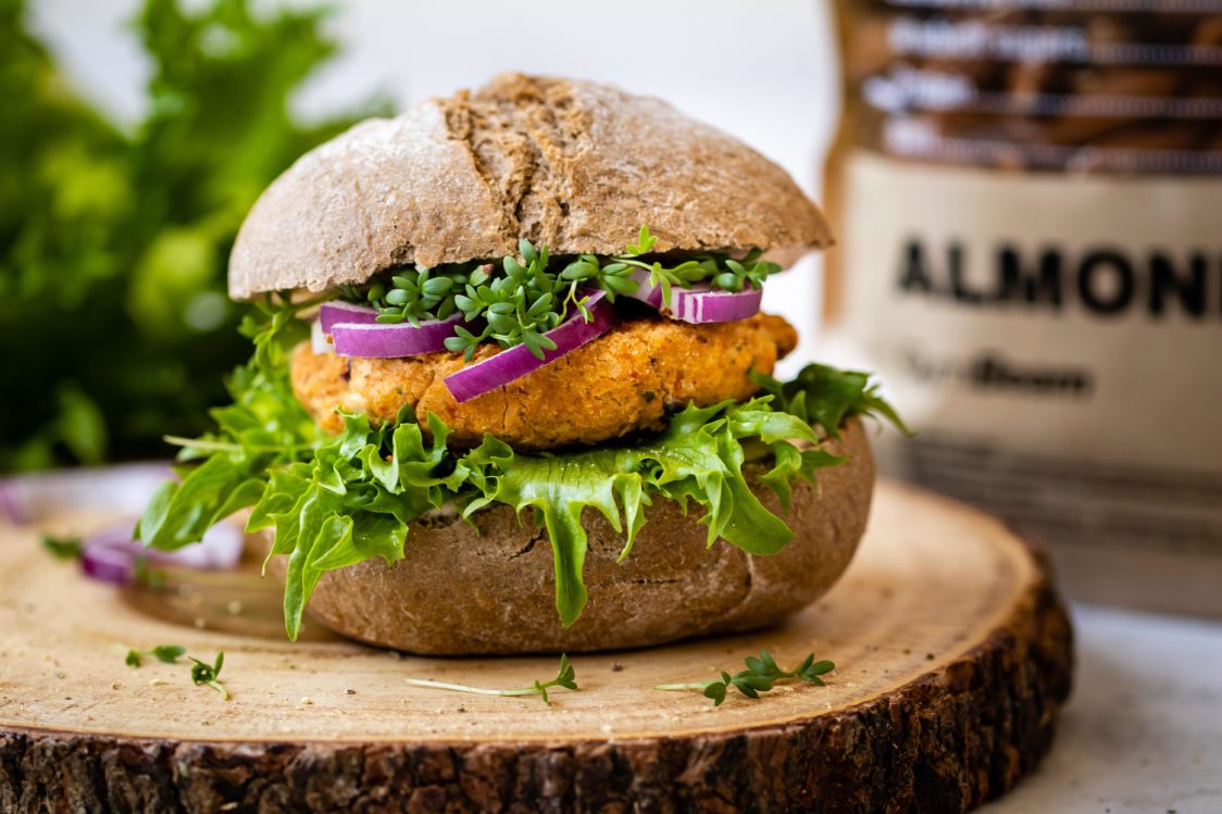 Fitness Recept: Vegan Burger met kikkererwten in plaats van vlees