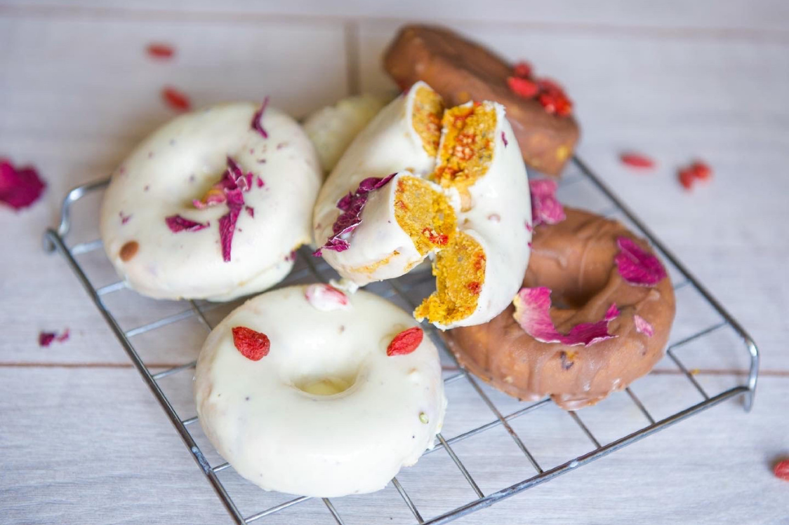 Фитнес рецепта: Безглутенови сурови понички с шоколадова глазура