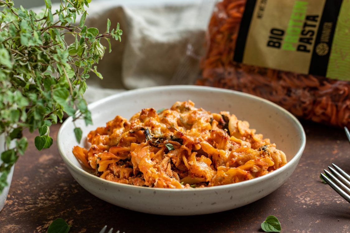 Fitness Recipe: Baked Pasta with Tomato Sauce and Cheese Crust
