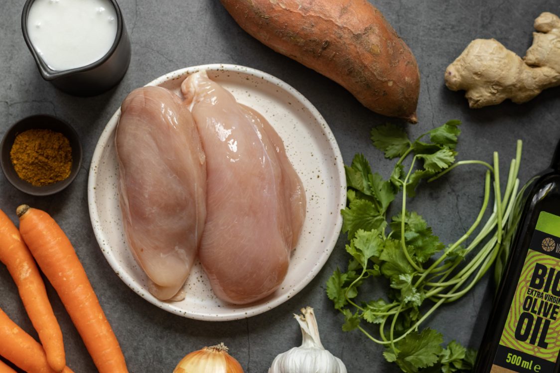 Fitness Recept: Aromatische Indiase curry met gesneden kip