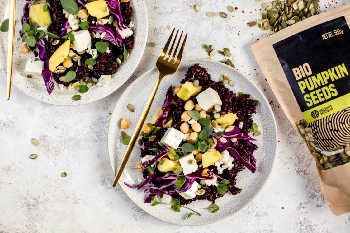 Fitness Recipe: Light Salad with Mango, Chickpeas and Feta Cheese