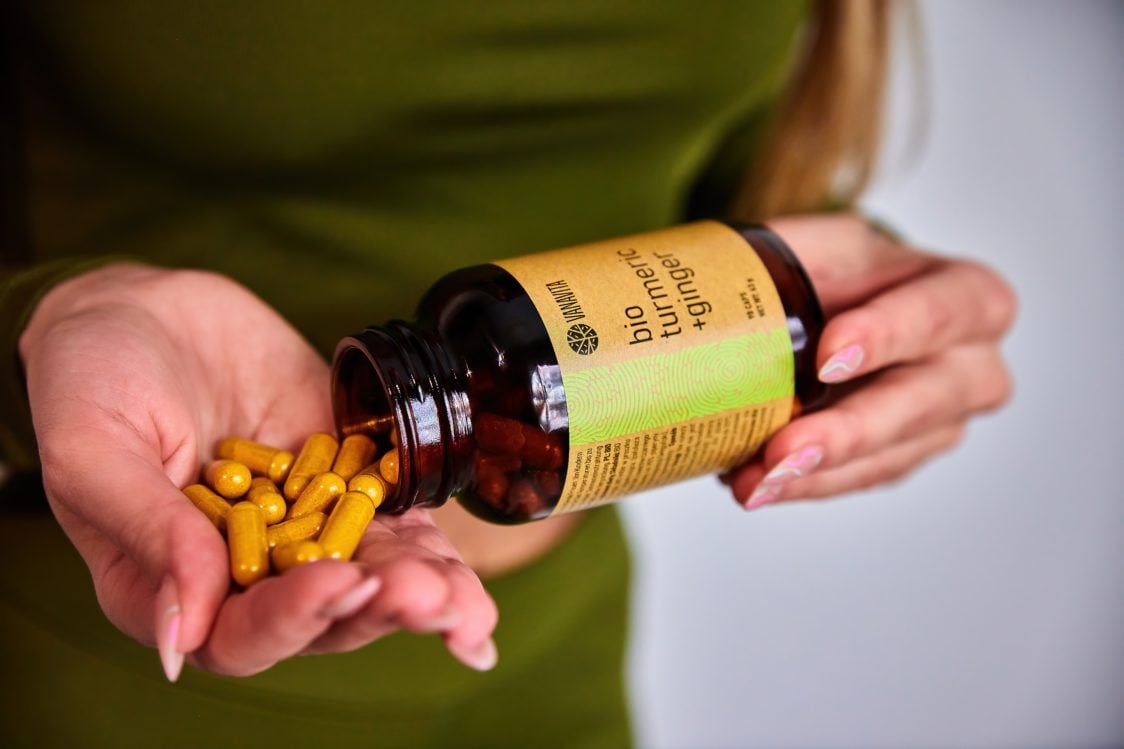 How does curcumin work for joint pain?