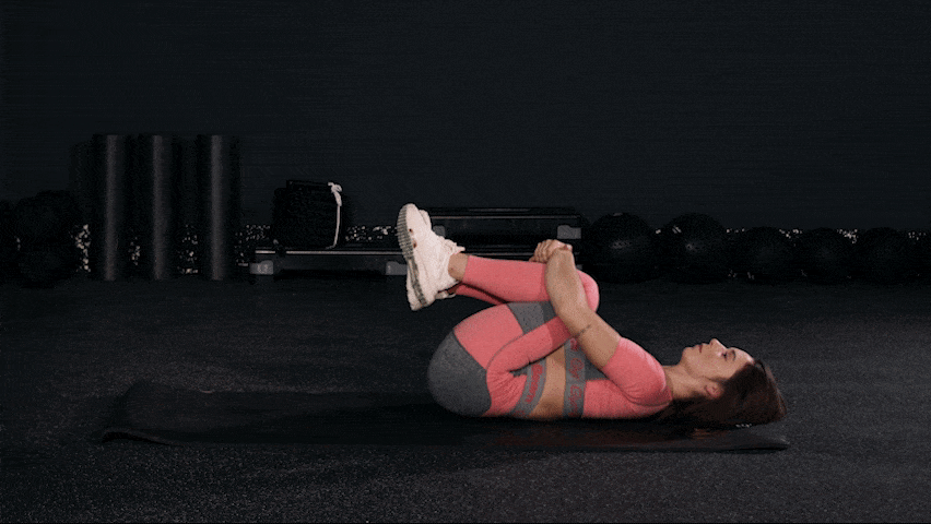 Hoe doe je een knie-omslag om rugpijn te verlichten?