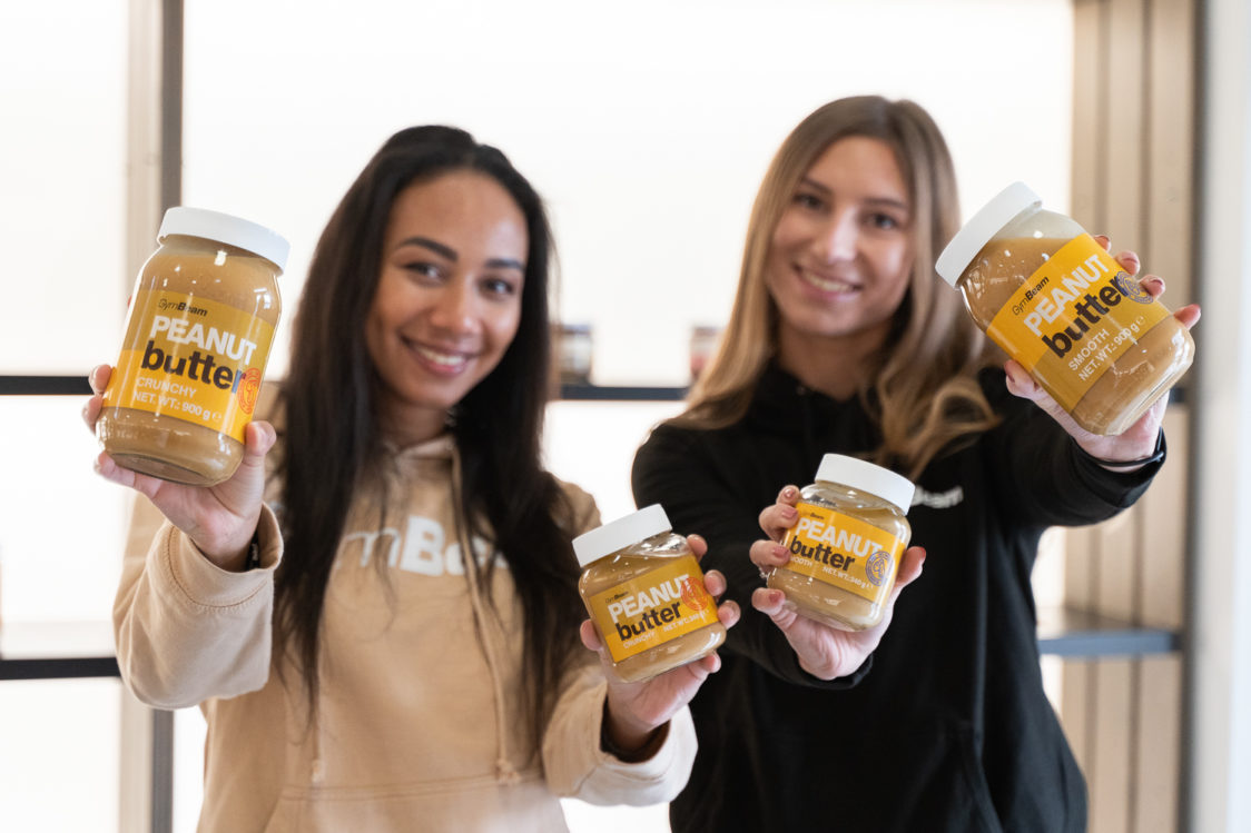 Het verschil tussen crunchy en gladde notenboter