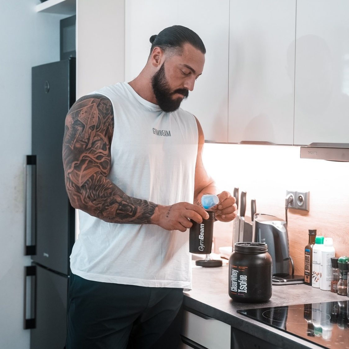 Hoeveel eiwit zit er in wei-eiwit isolaat?