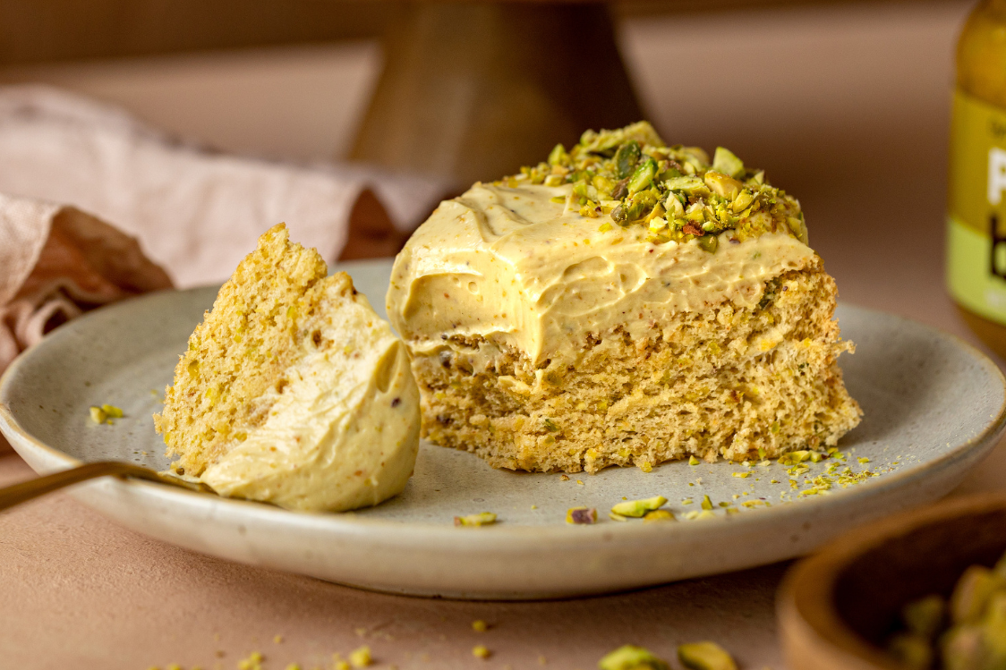 Vláčný pistáciový dort s jemným krémem