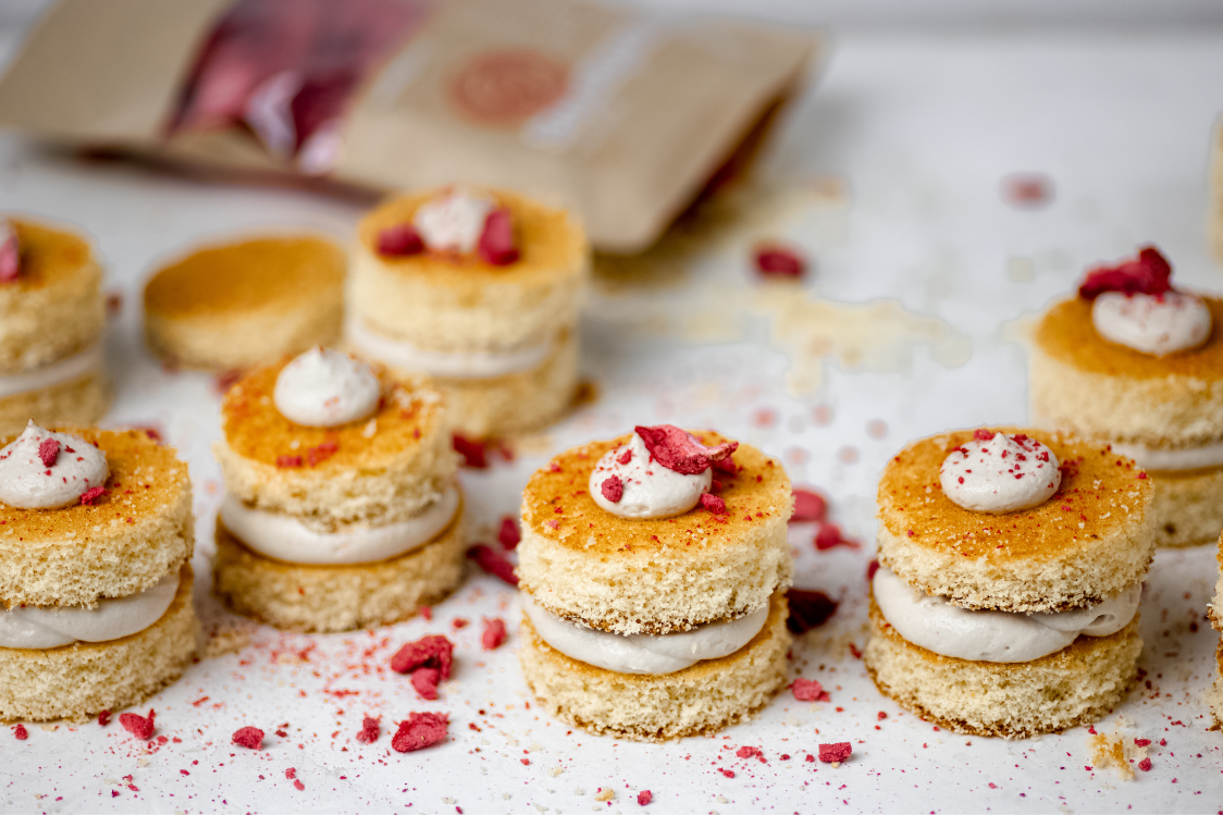 Mini tortice sa kremom od nemasnog sira