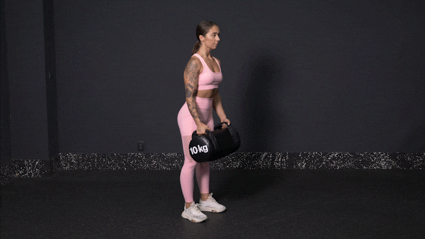 Jak cvičit bicepsový zdvih s powerbagem?