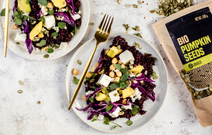 Фітнес-рецепт: Легкий салат з манго, нутом та сиром Фета