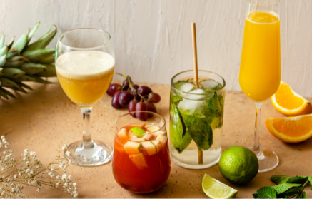 4 recepty na osvěžující nealkoholické drinky: Mimosa, mojito, piña colada a sangria