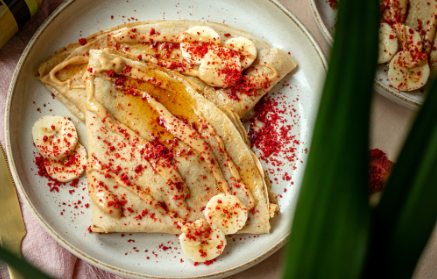 Фітнес-рецепт: Спельтові млинці з фруктами та арахісовою пастою