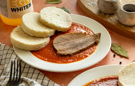 Фітнес-рецепт: Томатний соус із яловичиною та протеїновими галушками