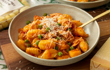 Fitness Recipe: One-Pan Gnocchi with Shredded Chicken and Tomato Sauce