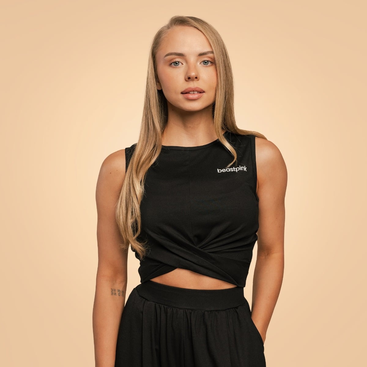 Women‘s Breeze Cropped Top Black - BeastPink