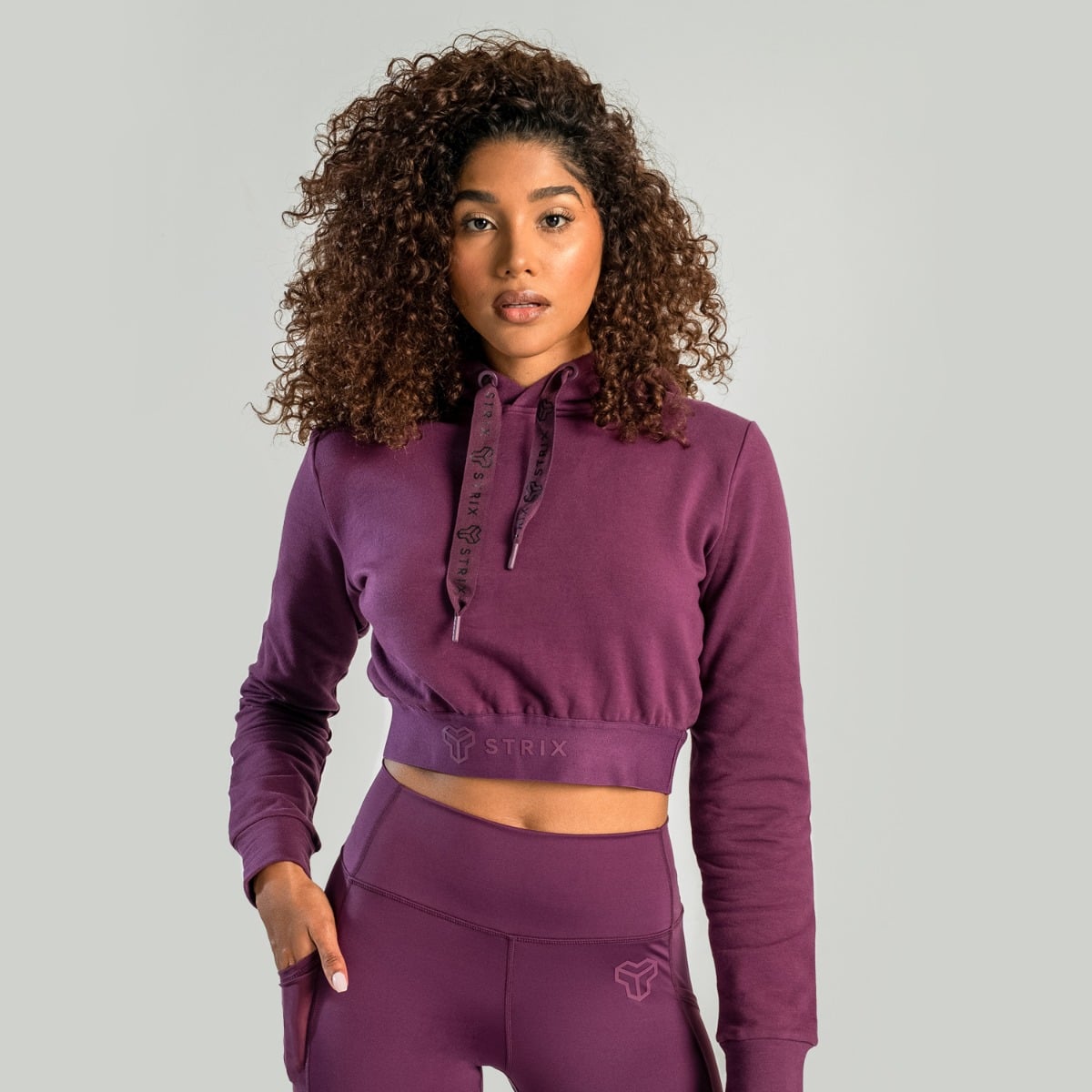 Women‘s Essential Cropped Hoodie Plum - STRIX
