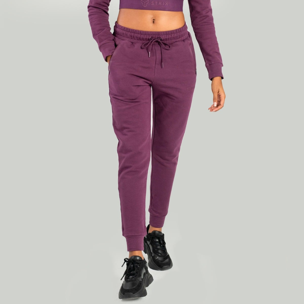 Women‘s Essential Joggers Plum - STRIX